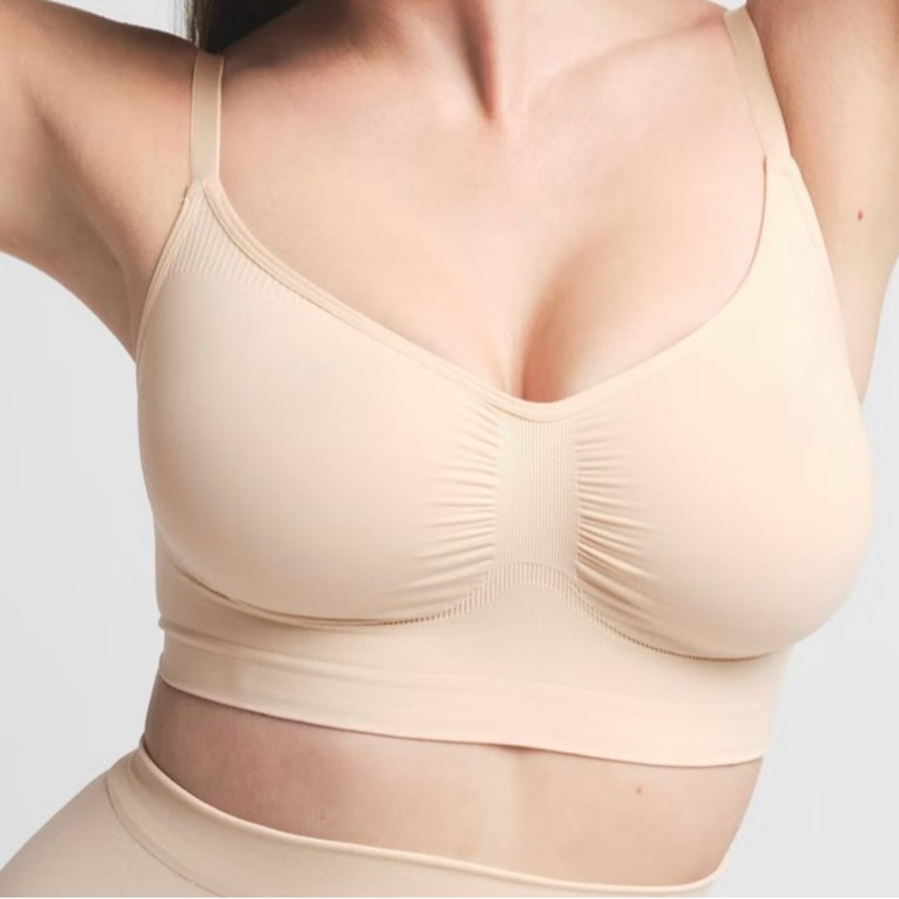 SKIMS Soft Beige Bralette 4X- Everyday Sculpt- Color is sand